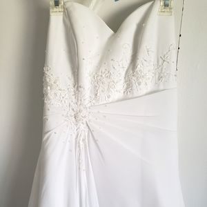White size 6 Wedding Dress